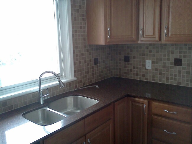 Building Photo - 30 Sunnycrest Dr