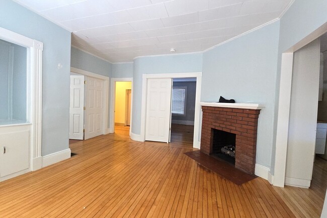 Building Photo - 48 Boylston St