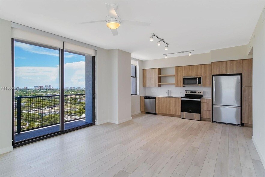 Foto principal - 555 NE 8th St