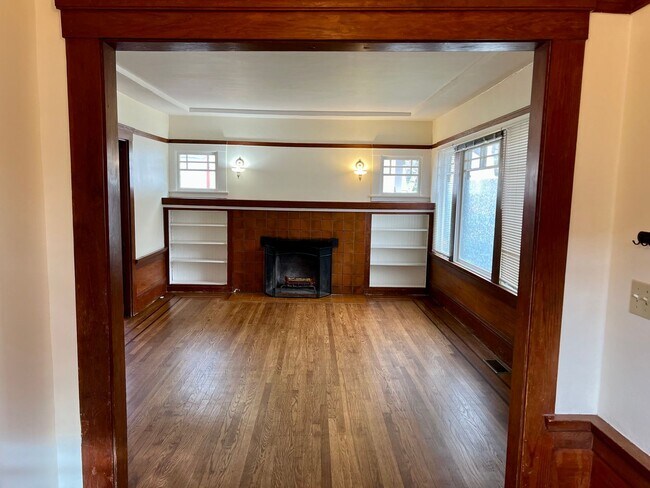 Building Photo - Charming 1910's Piedmont Home