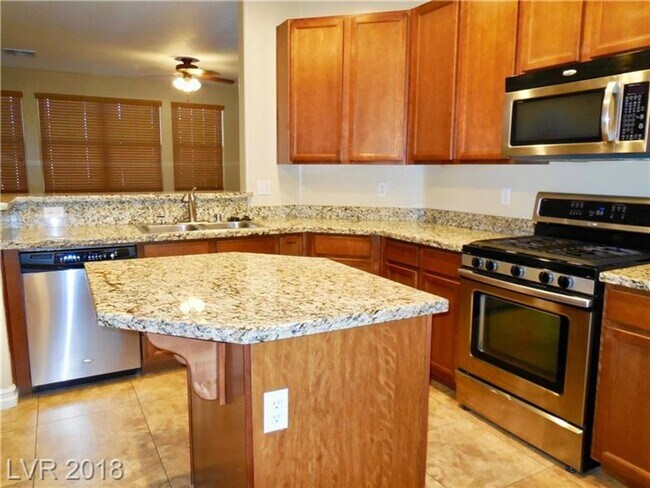 Building Photo - Gorgeous 3000+ Square Foot Bedroom!