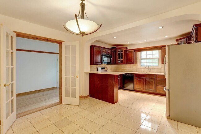 Building Photo - 626 Bogert Rd