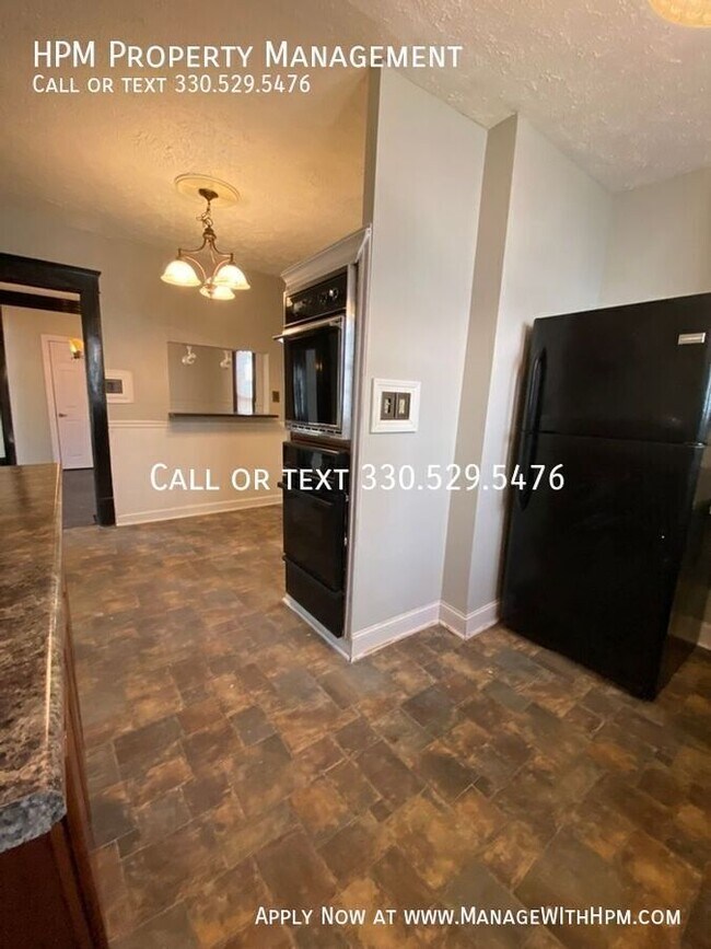 Foto del edificio - 1421 Piper Ct NW