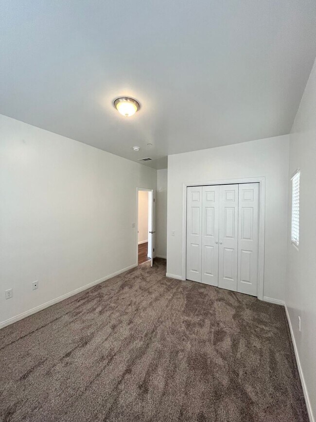 Building Photo - MOVE IN READY!! BEAUTIFUL 4 BED 3 BATH FOR...
