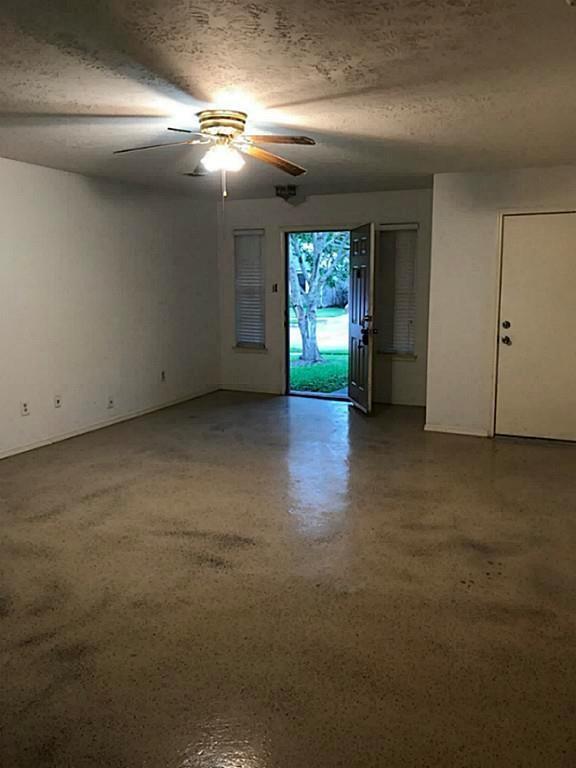 Building Photo - 1313 Bridle Path