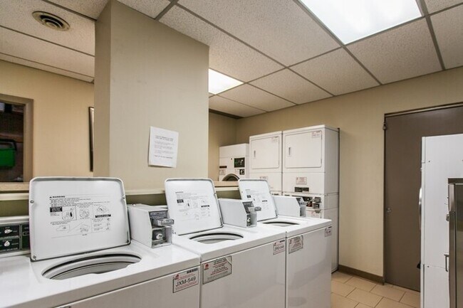 Foto del edificio - 247 E Chestnut St