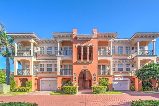 Building Photo - 1528 NE Outrigger Landings Dr