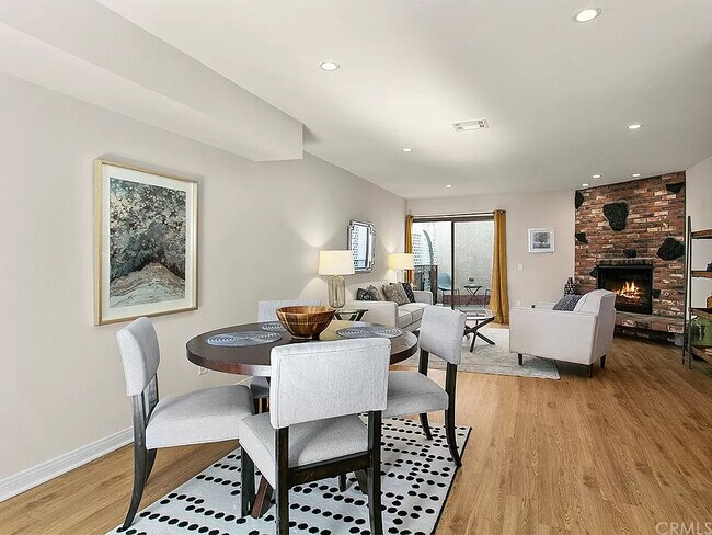 Foto del edificio - 557 E Tujunga Ave