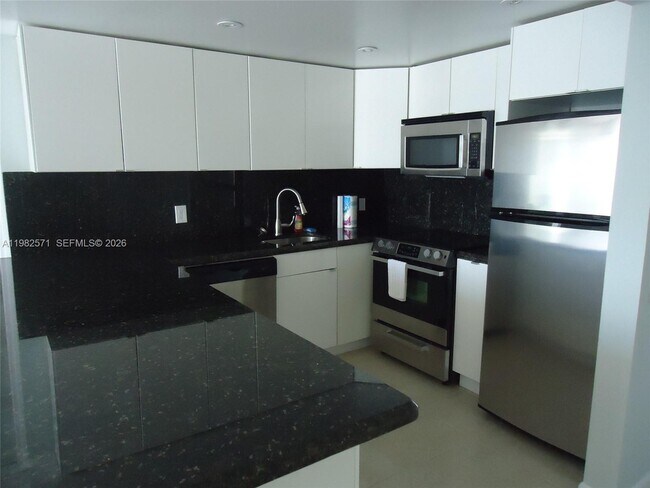 Foto del edificio - 7928 West Dr