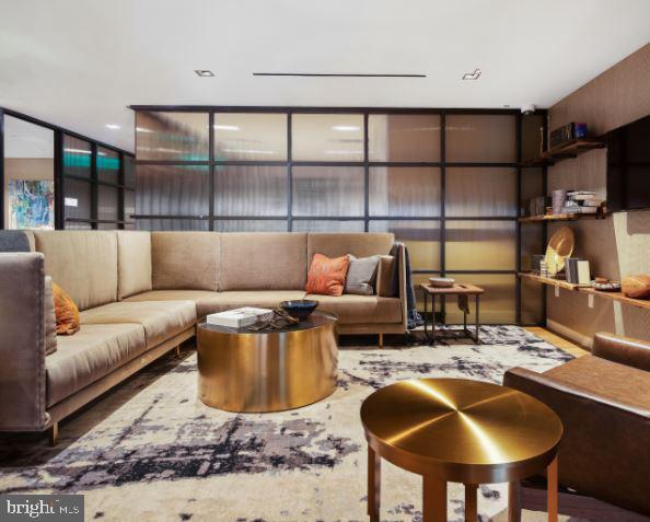 Foto del edificio - 70 N St SE