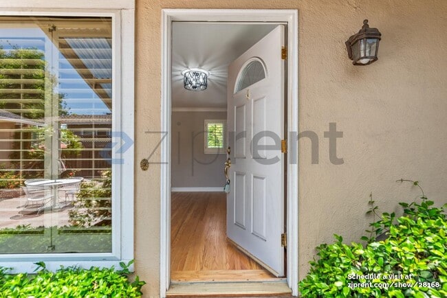 Building Photo - 2010 Helena Way