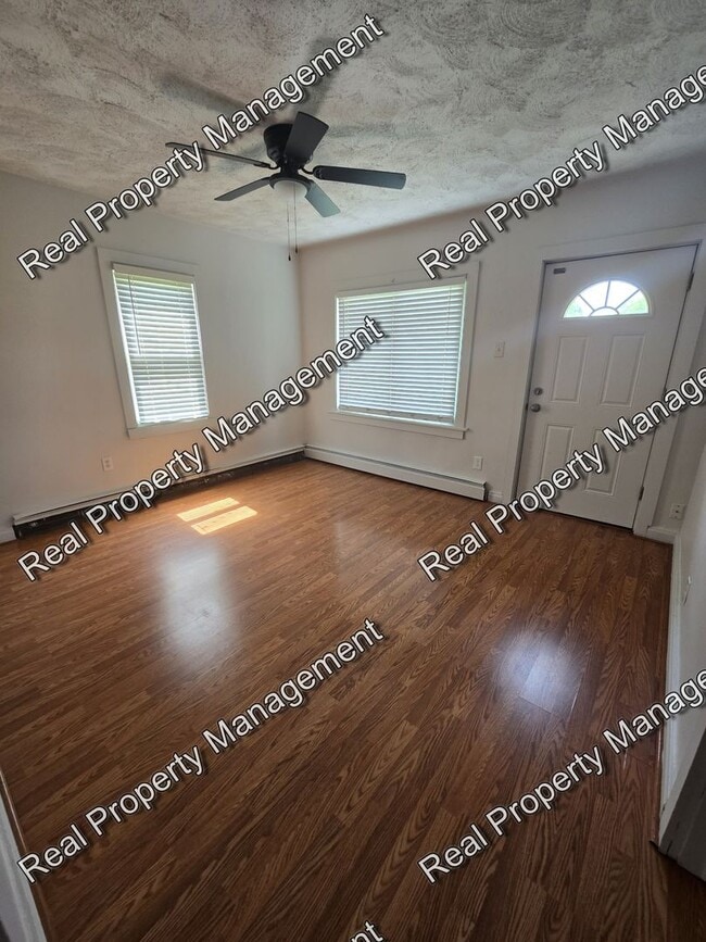 Building Photo - Two Bedroom Ranch