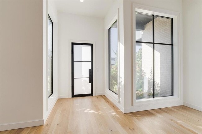 Foto del edificio - 827 NW 8th St