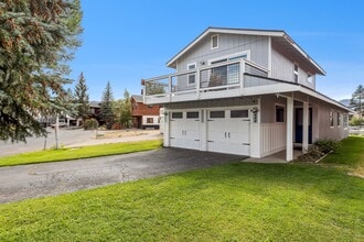 Building Photo - 464 Christie Dr