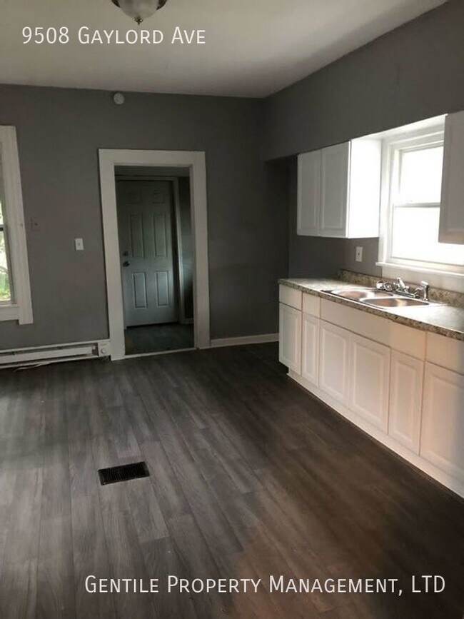 Foto del edificio - 9508 Gaylord Ave