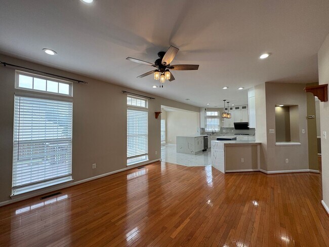 Foto del edificio - Stunning  4 Bed 3 Bath Home With Spacious ...