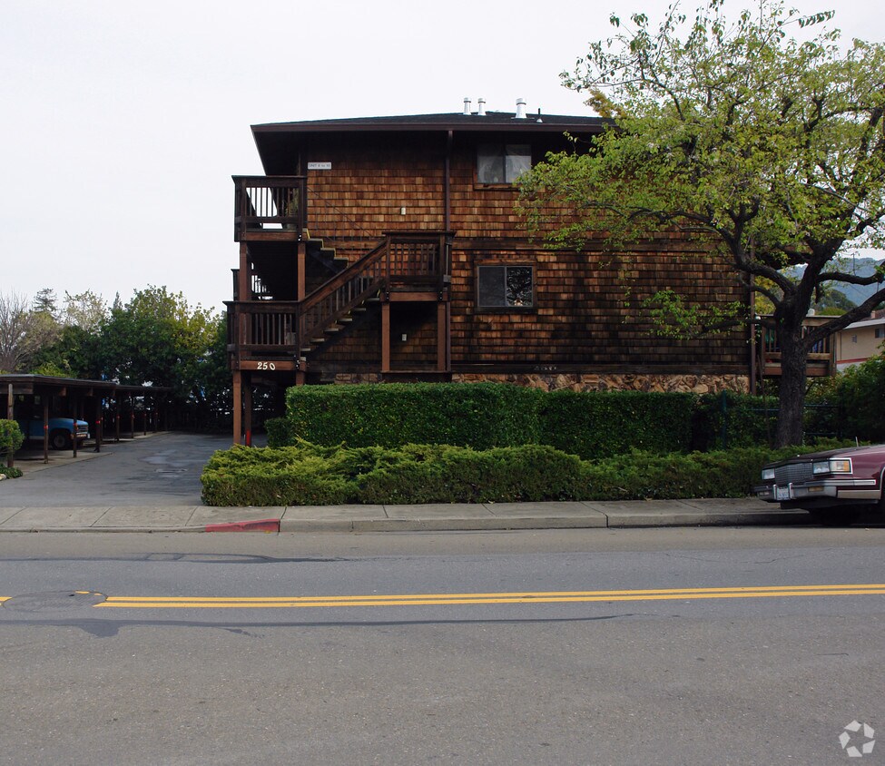 Building Photo - 250 Merrydale Rd