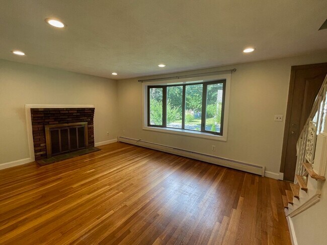 Foto del edificio - 14 Dearborn Rd