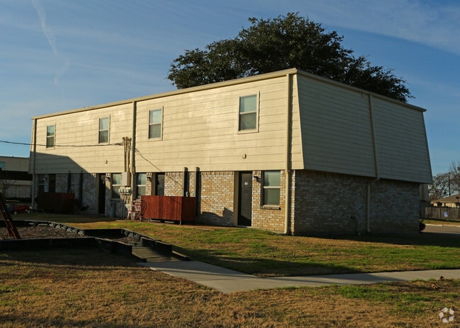 Building Photo - Crestmoor Park South