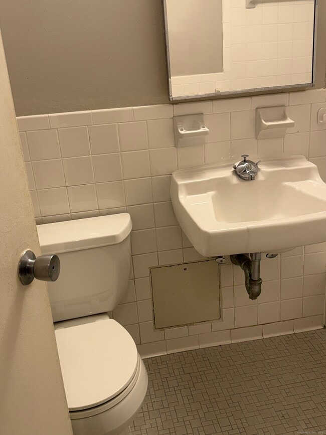 Building Photo - 31 Woodland St