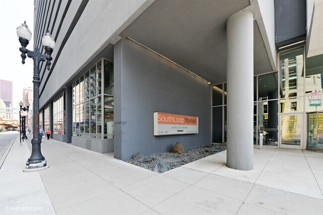 Foto del edificio - 235 W Van Buren St
