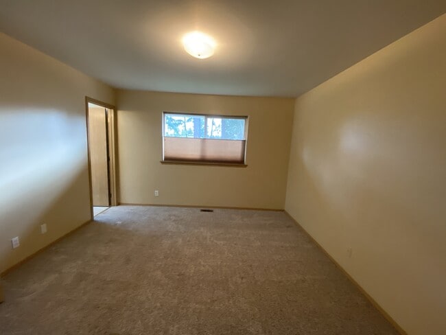 Building Photo - 12129 NE 107th St