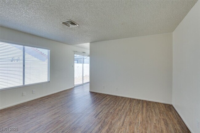 Foto del edificio - 7115 Kenwood St