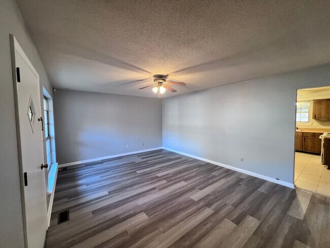 Building Photo - Welcome to your perfect home – a charming ...