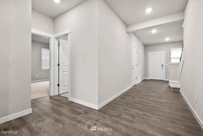 Building Photo - 5 br, 3 bath House - 18628 111th Avenue East