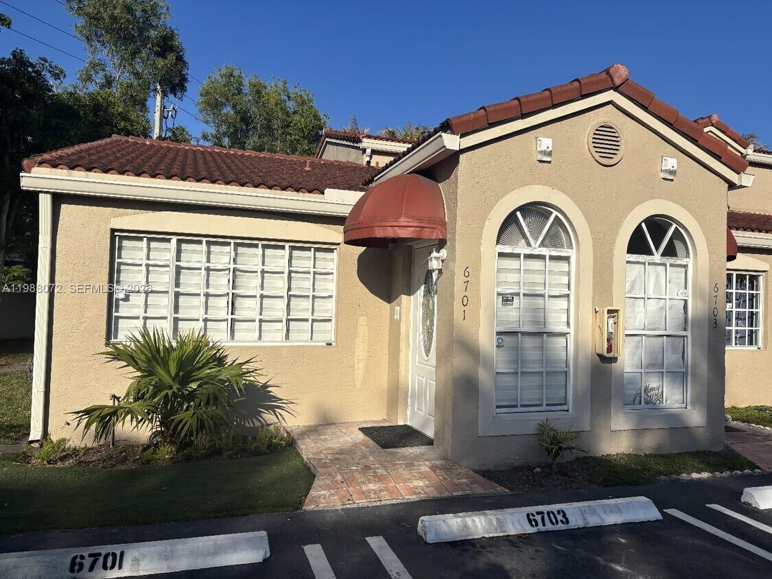 Foto del edificio - 6701 NW 166th Terrace