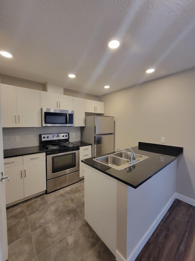 Photo du bâtiment - 16315 96A Av NW
