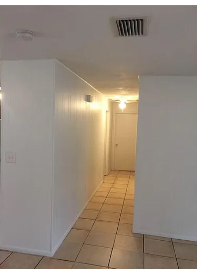 Building Photo - 125 Danbar Dr