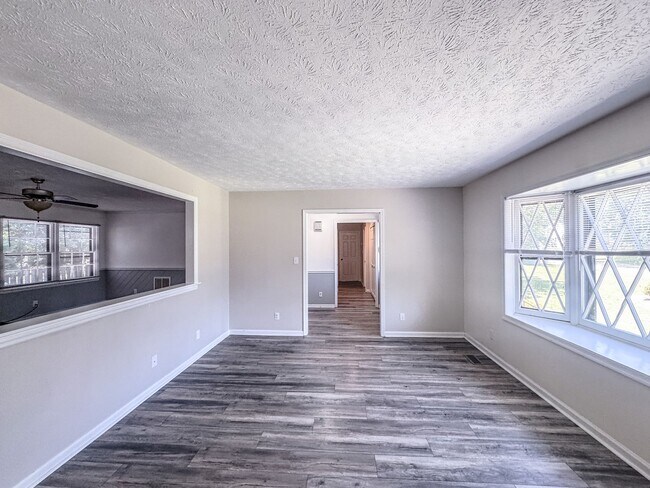 Foto del edificio - Charming 3 Bed 2.5 Bath Fayetteville Home