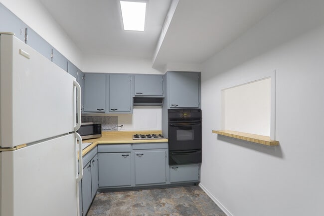 Building Photo - 2965 Pharr Ct S Northwest