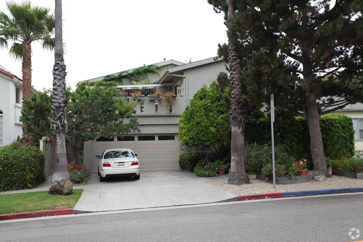 Primary Photo - 824 17th St