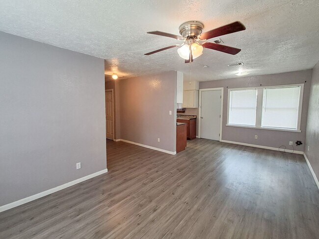 Foto del edificio - 12843-12849 Hamshire Rd