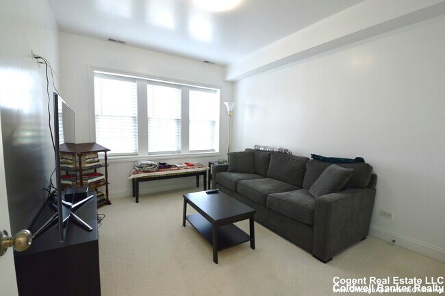 Foto del edificio - 2345 Irving Park Rd