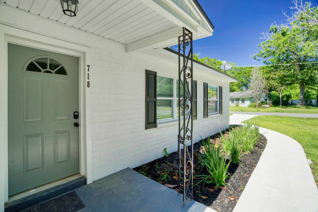 Foto principal - 718 Luna St