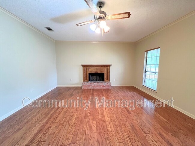Building Photo - 9868 Kinglet Dr