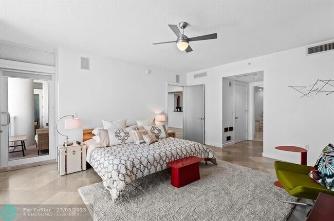 Foto del edificio - 715 Bayshore Dr