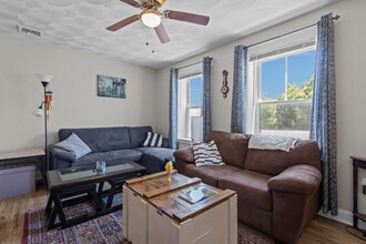 Building Photo - 27B Asselin St