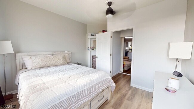 Foto del edificio - 277 2nd Ave W