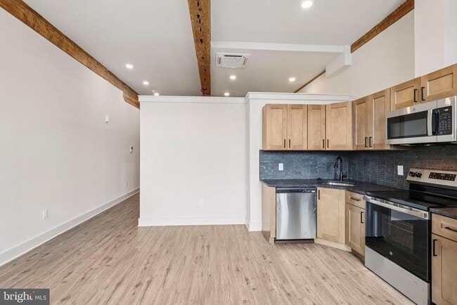 Building Photo - 201 Leverington Ave
