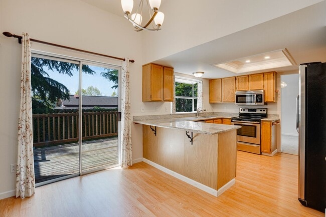 Foto del edificio - 4 Bedroom 2.5 Baths+ Bonus Home Office/ Woodinville $3850 per Month