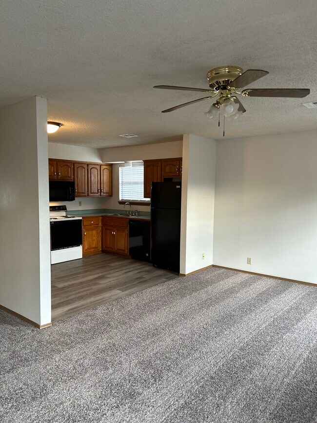 3209 N Range Line Rd Unit D, b City, MO 64870 Apartments in b