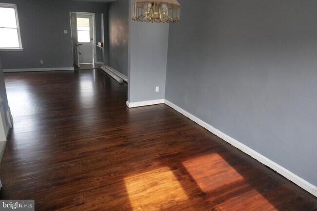 Building Photo - 228 W Bayberry Ln