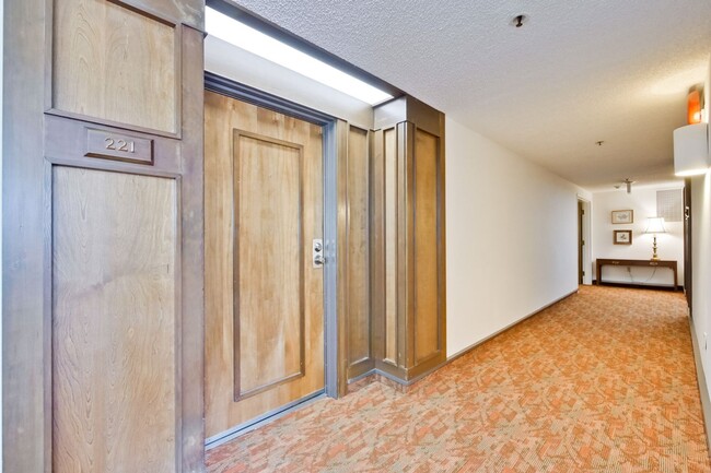 Foto del edificio - Beautiful and Spacious 1BR 1BA Condo in Pa...