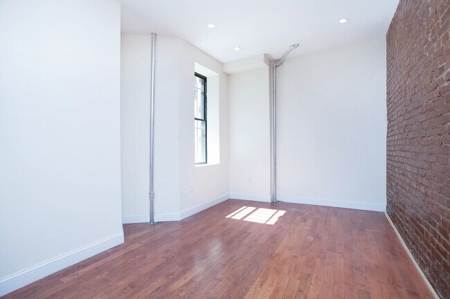 Building Photo - 945 St Nicholas Ave