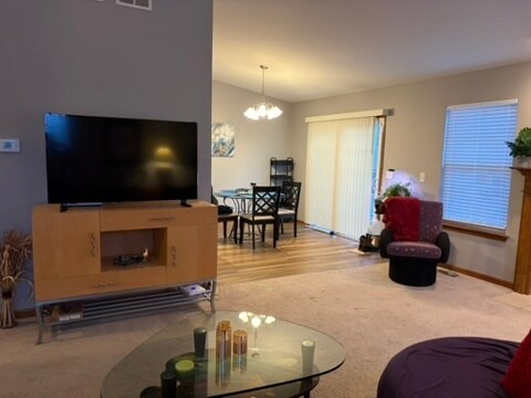 sala de estar principal - 701 Blackstone Ct