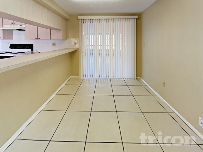 Building Photo - 3327 Seffner Dr